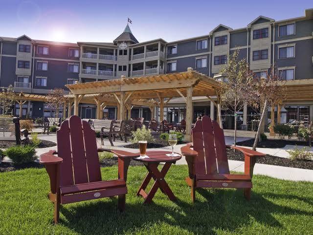 1000 islands harbor hotel