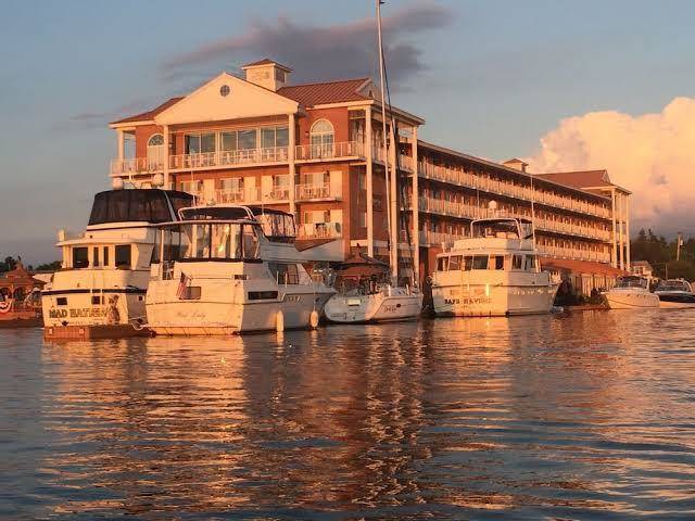 Riveredge resort