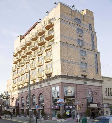 Avenue plaza hotel
