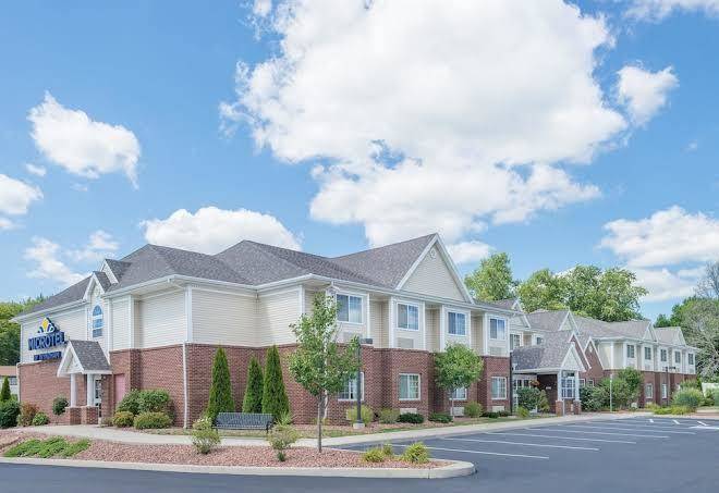 Microtel inn & suites by wyndham chili rochester airport