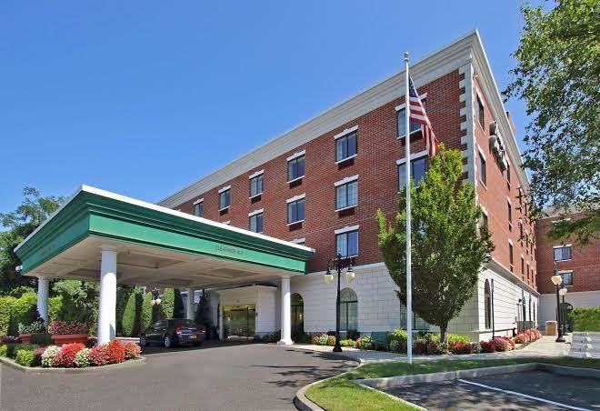 Hampton inn & suites rockville centre
