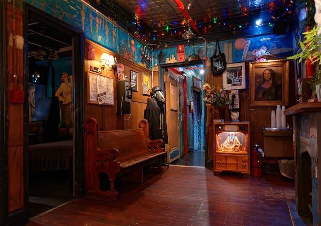 Carlton Arms Hotel Image