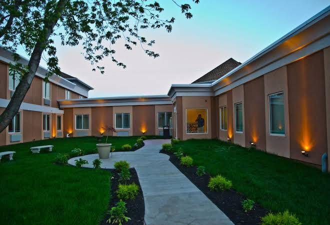 Aashram motel by niagara river