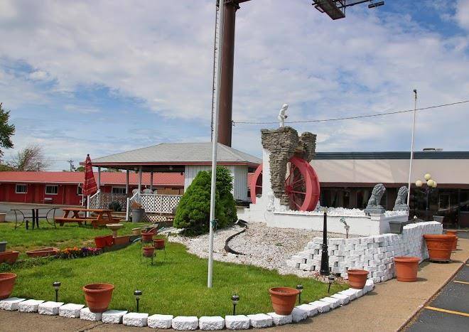 Budget host inn