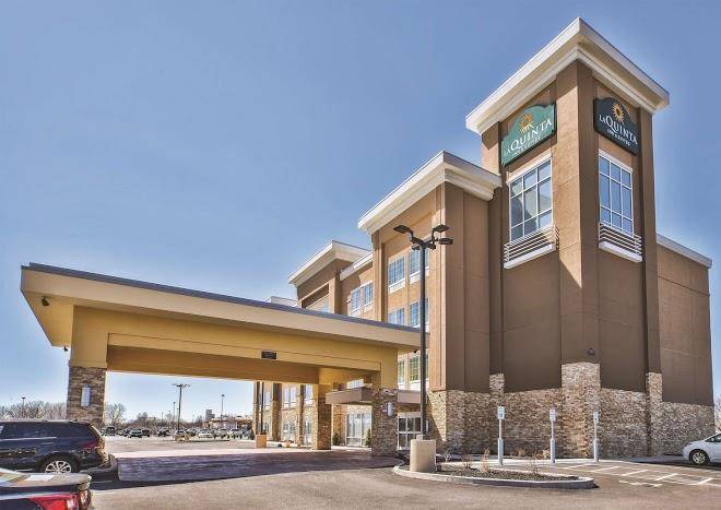 La Quinta Inn & Suites By Wyndham Niagara Falls Image