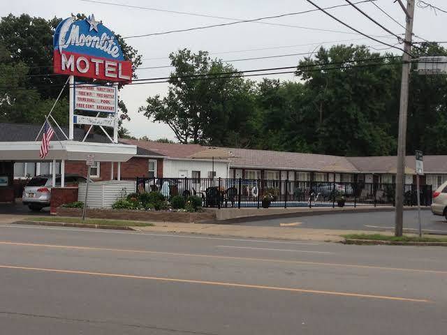 Moonlite motel niagara falls