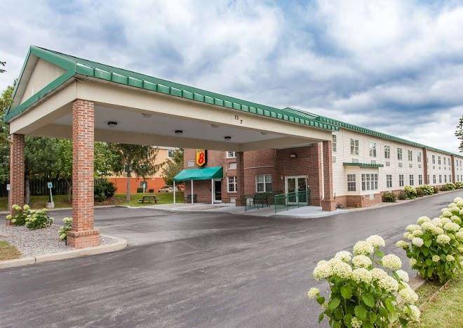 Executive east syracuse hotel