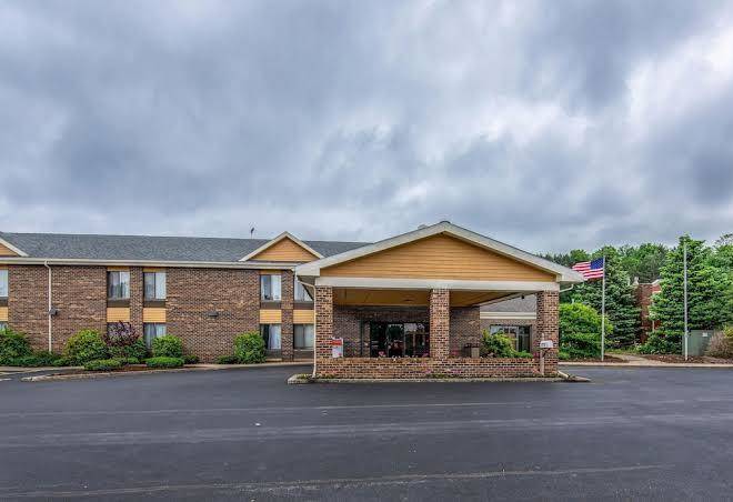 Quality Inn Tully Image