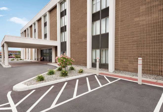 Super 8 by wyndham liverpool syracuse north airport