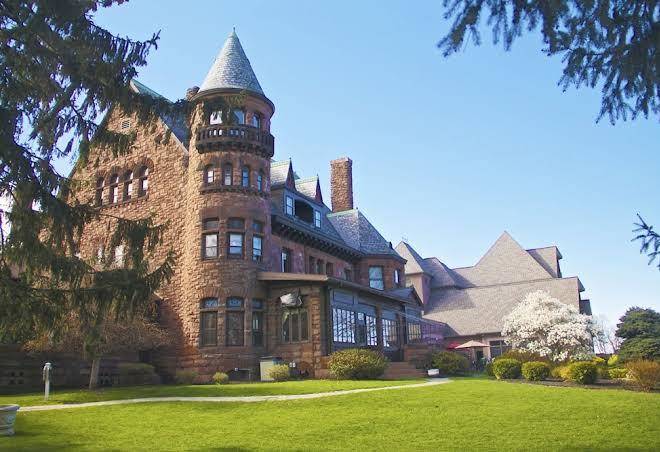 Belhurst castle and winery