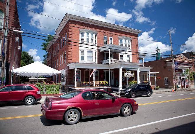 Naples Hotel Restaurant Image