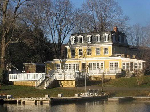 Anton's On The Lake Image