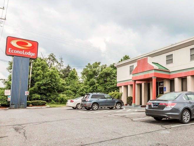 Econo lodge near stewart international airport