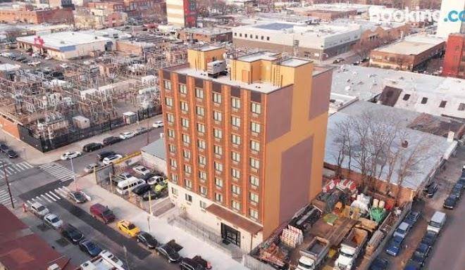 Lotus Blu Inn & Suites Image