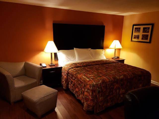 Four seasons motel