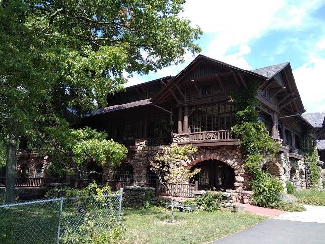 Bear mountain inn