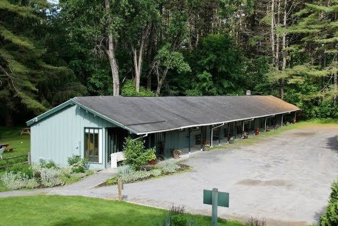 The Saratoga Garden Motel Image