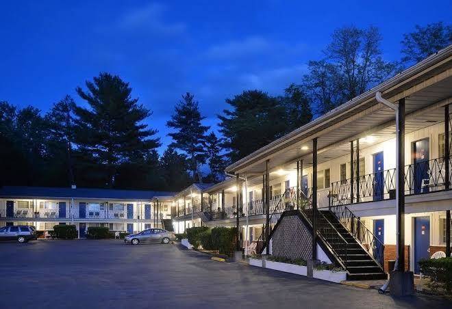 Turf & spa motel