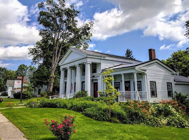 Glass magnolia bed and breakfast