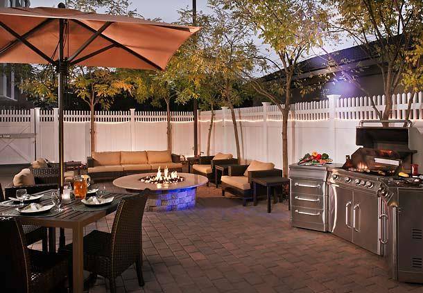 Courtyard By Marriott Long Island Macarthur Airport Image