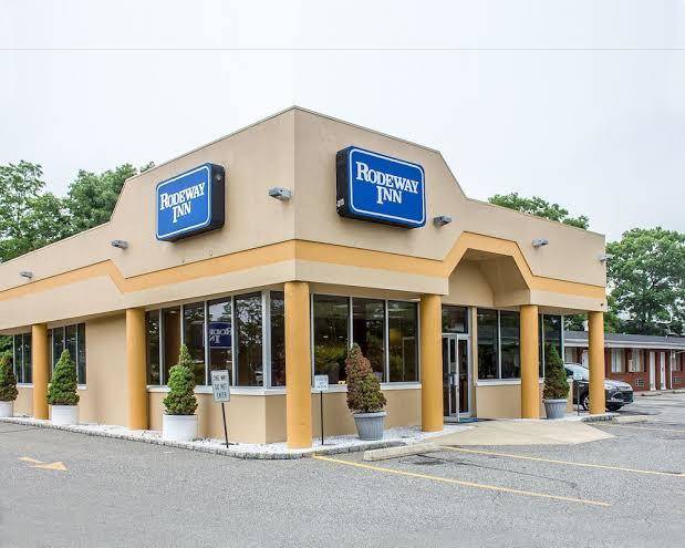 Rodeway inn macarthur airport