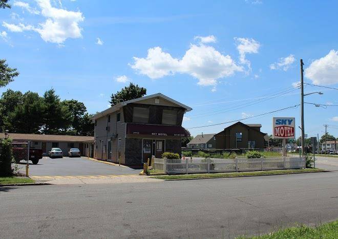 Sky Motel Image