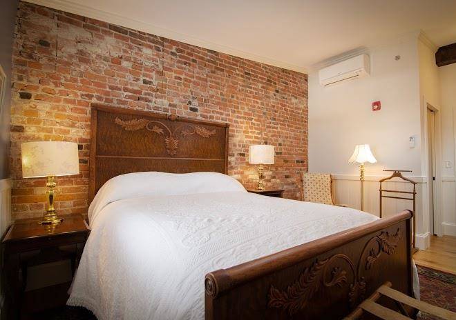 1867 parkview inn