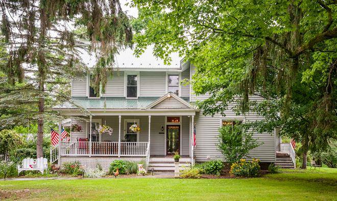Fainting goat island inn