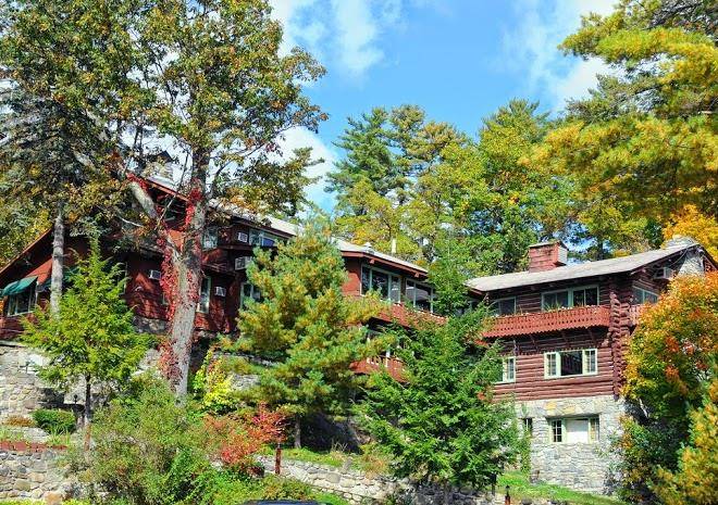 Canoe island lodge