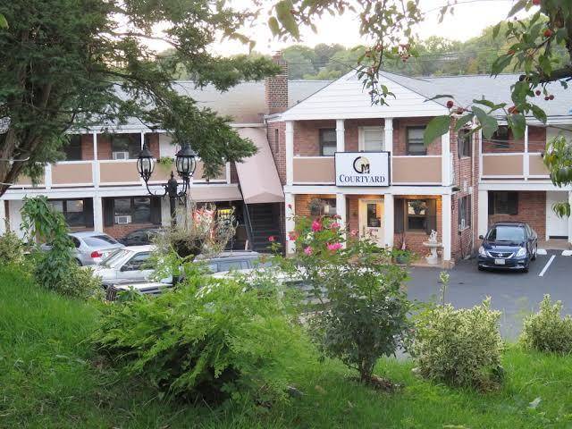 Central motel court yard