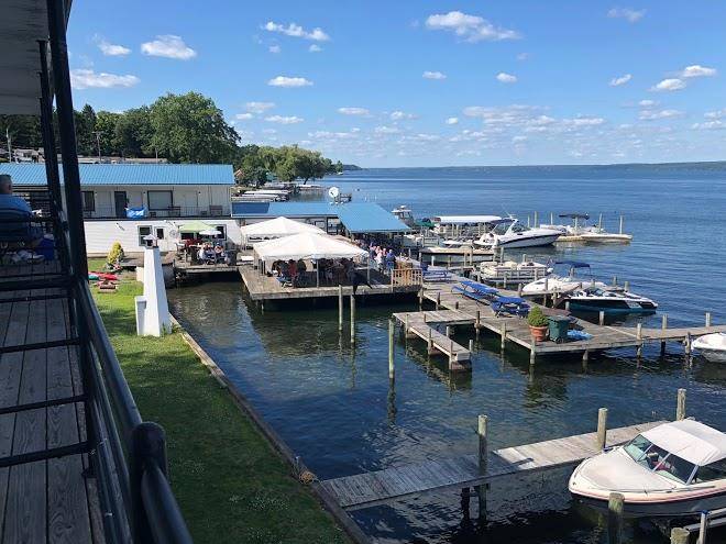 Showboat motel restaurant & bar