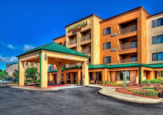Courtyard By Marriott Burlington Image