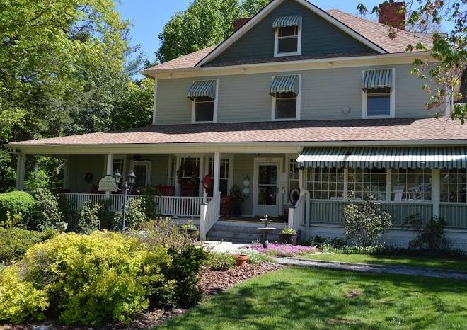 Red rocker inn