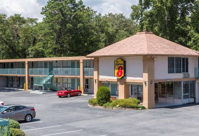 Super 8 By Wyndham Black Mountain Image