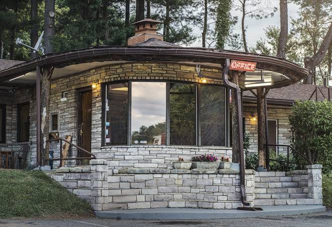 The Mountaineer Inn Image