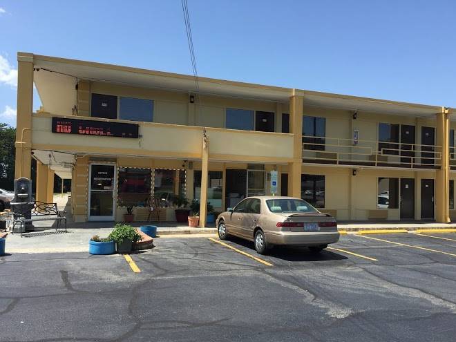 Deluxe inn hickory