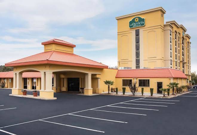 La Quinta Inn & Suites By Wyndham Hickory Image