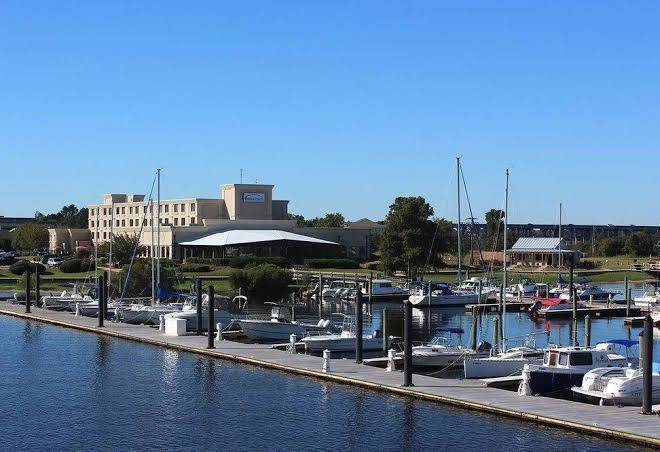 Bridgepointe hotel and marina