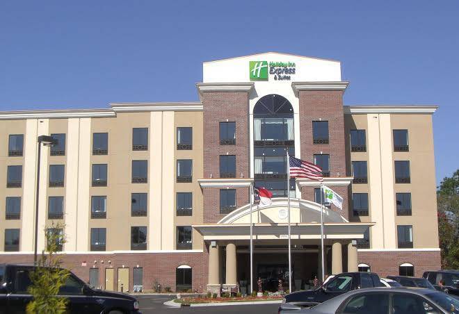 Holiday Inn Express & Suites Hope Mills Fayetteville Arpt Image
