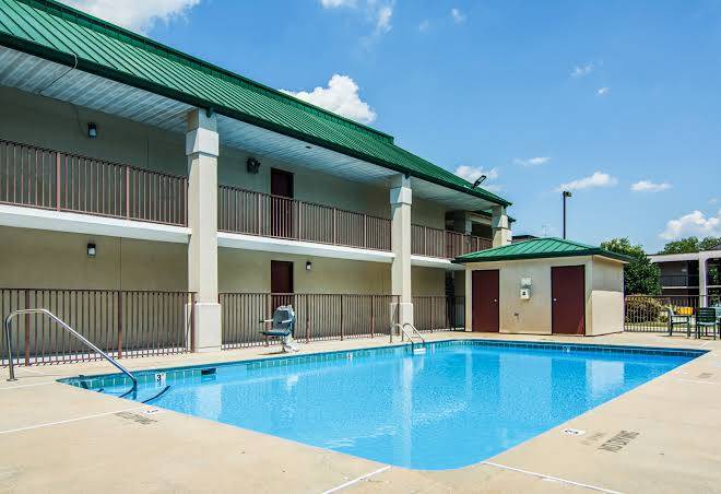 Red roof inn fayetteville i 95