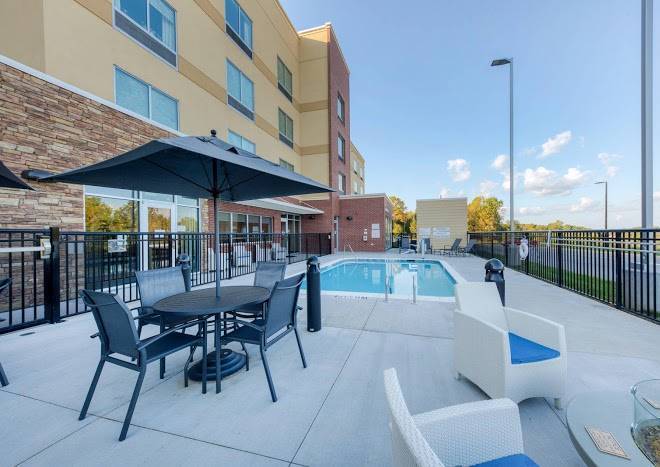 Fairfield inn & suites by marriott charlotte belmont