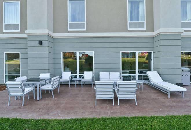 Hampton Inn & Suites Greensboro Coliseum Area Image