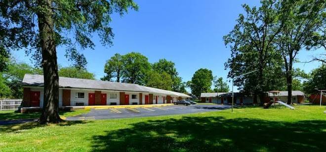Oaks motel