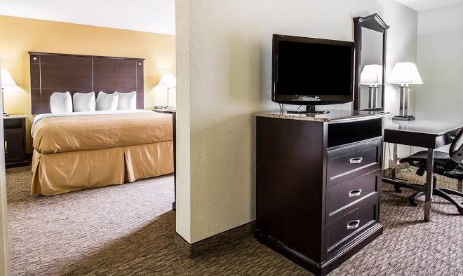 Quality inn & suites airpark east