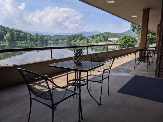 The Terrace At Lake Junaluska Image
