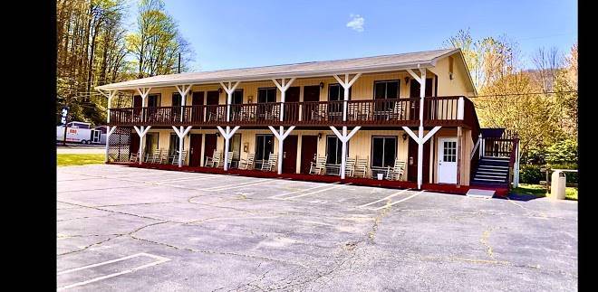 Travelowe's Motel Image