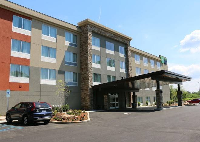 Holiday inn express & suites hendersonville se flat rock