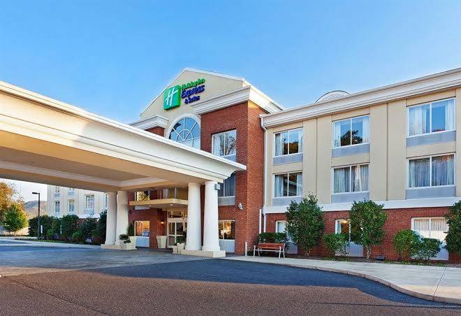 Holiday Inn Express & Suites Sylva Western Carolina Area Image