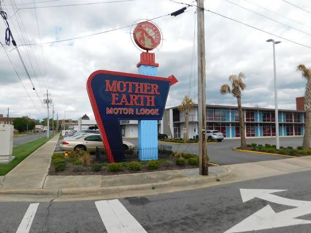 Mother earth motor lodge