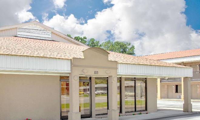 Days Inn By Wyndham Williamston Image